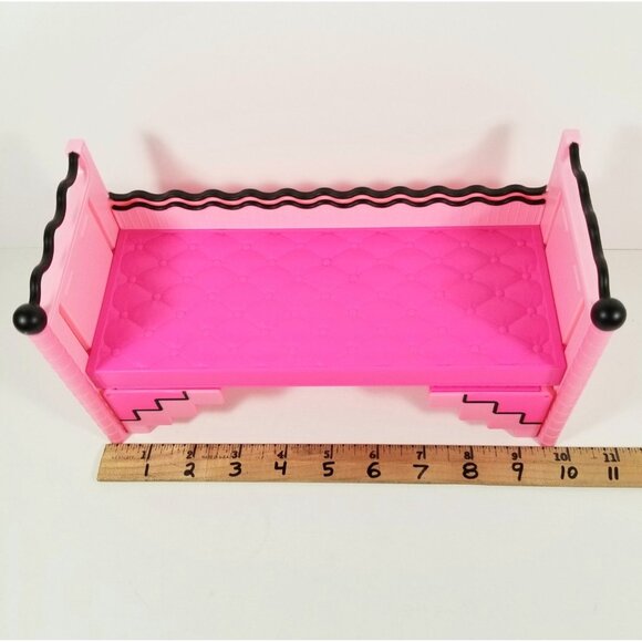LOL Surprise OMG House of Surprises Bed Pop Up with Pull Outs Replacement Parts - Picture 1 of 8
